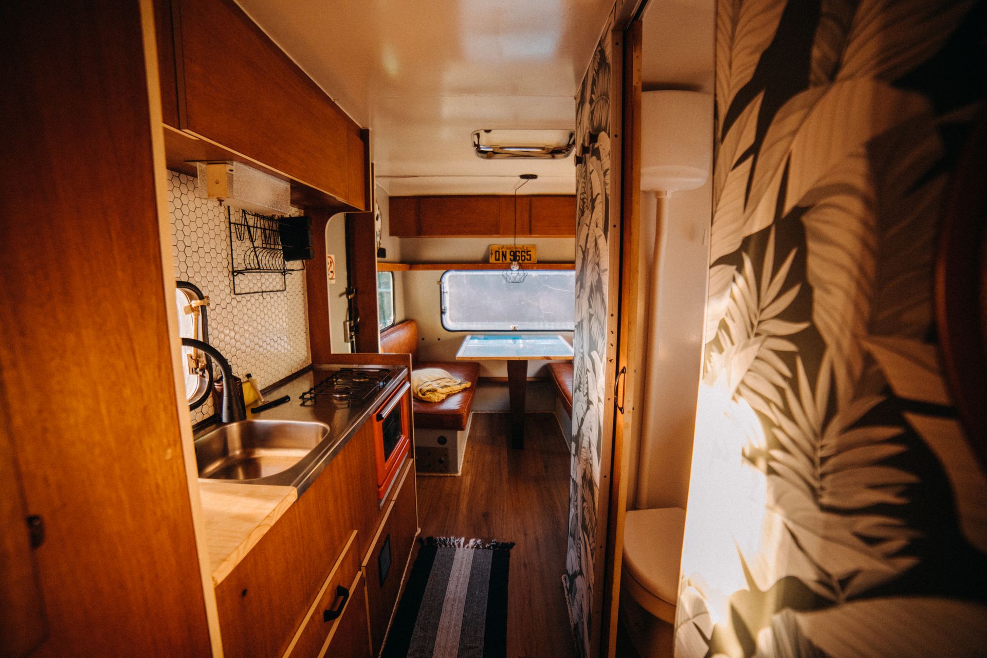 Banquette homologuée installée dans un van aménagé